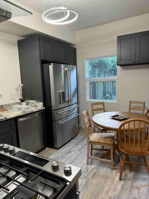 Bumblebee House Apartment โอ๊กแลนด์ ภายนอก รูปภาพ